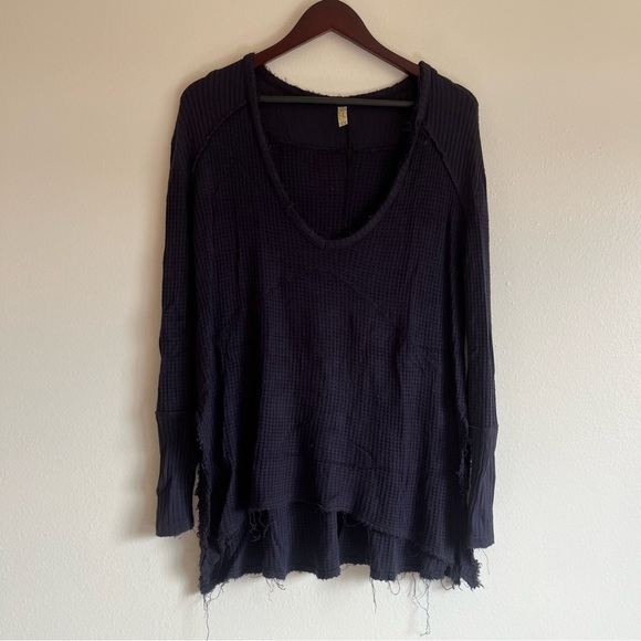 Free People Waffle Knit V-neck Distressed Sweater in Navy XS - Oversized - Picture 3 of 11
